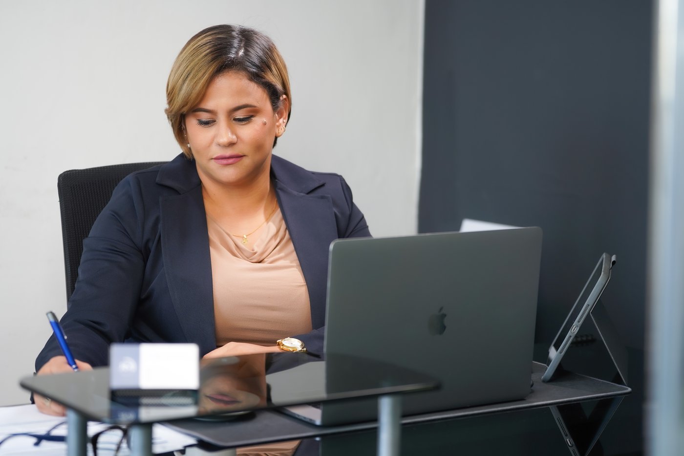 Nombre comercial vs. marca en República Dominicana: diferencias y cuándo registrar cada uno